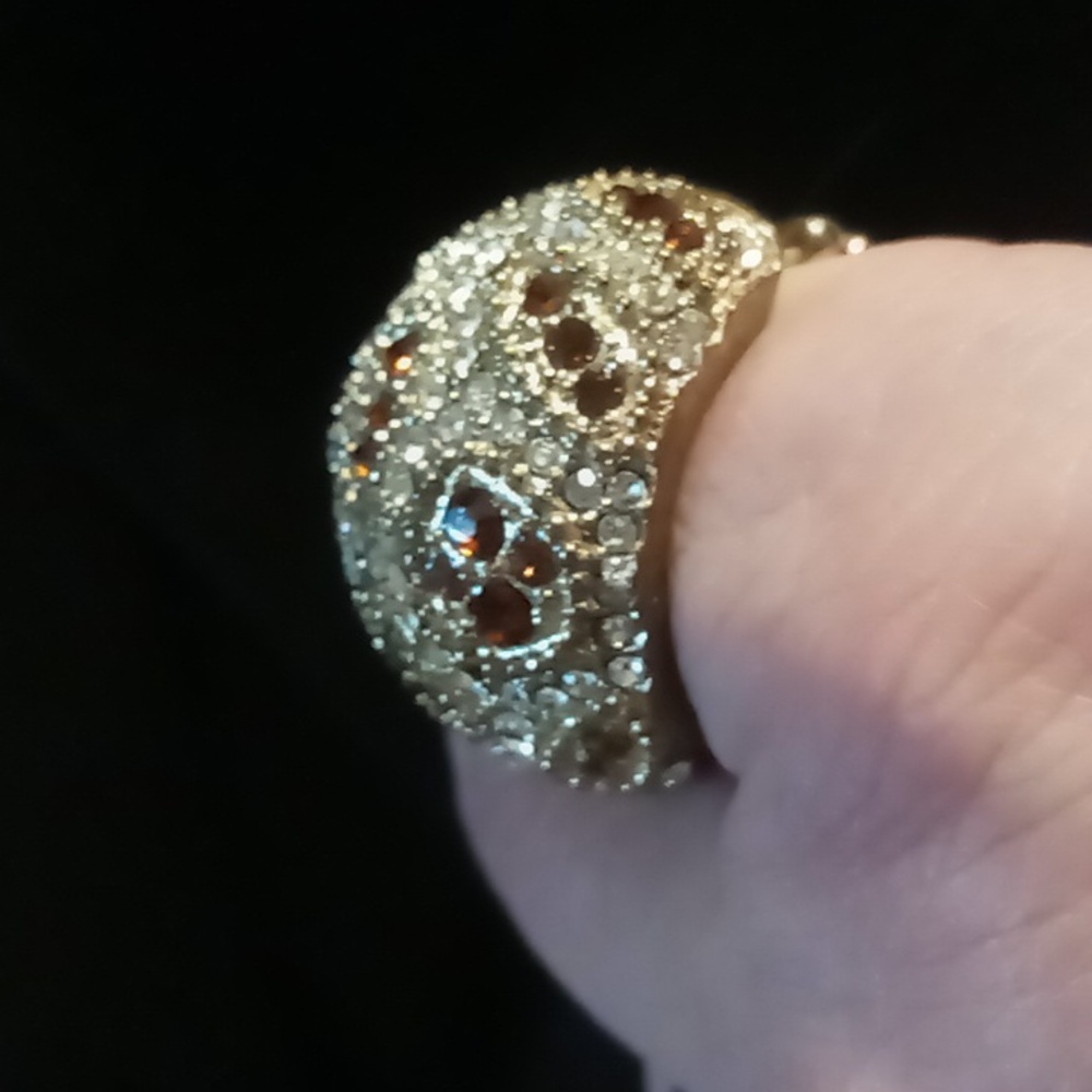 Elegant expandable Gold and red & rhinestone statement Ring.